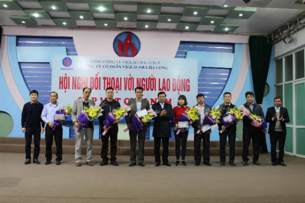 Công ty CP Viglacera Hạ Long tổ chức chương trình hội nghị đối thoại với người lao động và gặp mặt cuối năm